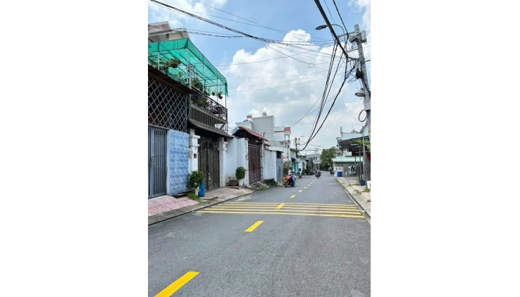Nhà  ngôp Bank Chỉ 3 tỷ Nhỉnh Nhà 2 Mặt Tiền 68M2  Ngang 7m x 12m Có 3PN,3WC Ở Quận 9